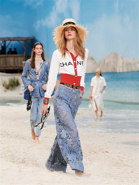 chanel collezione scarfpe primavera estate 2019|Chanel runway fashion.